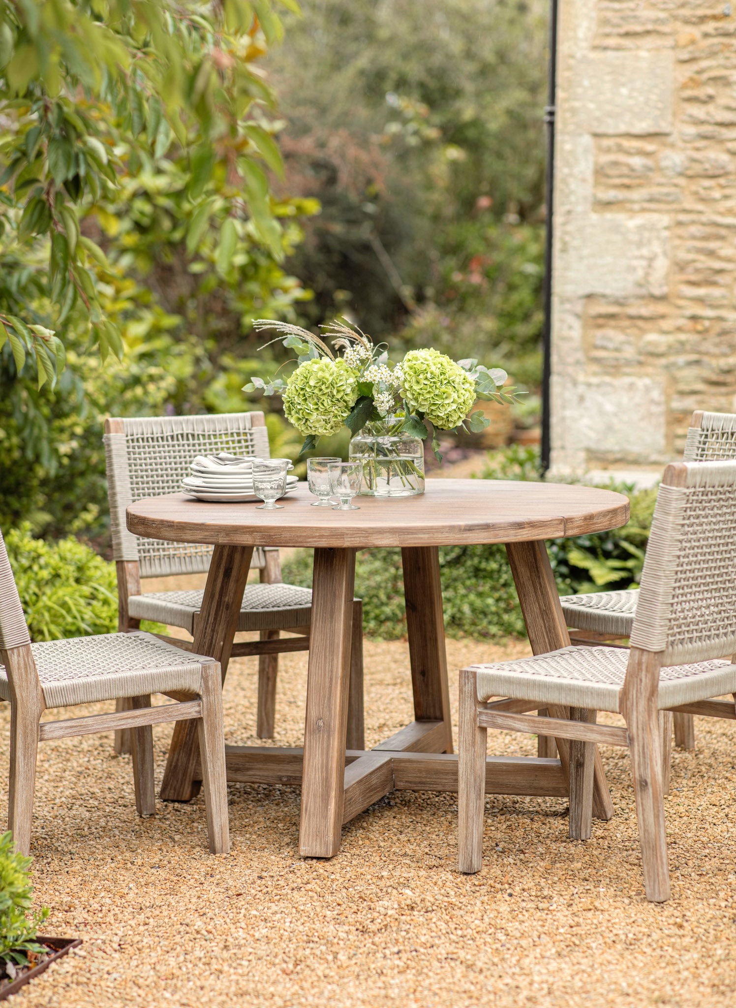 Chilford Solid Wood Round Dining Table – Soto Gardens