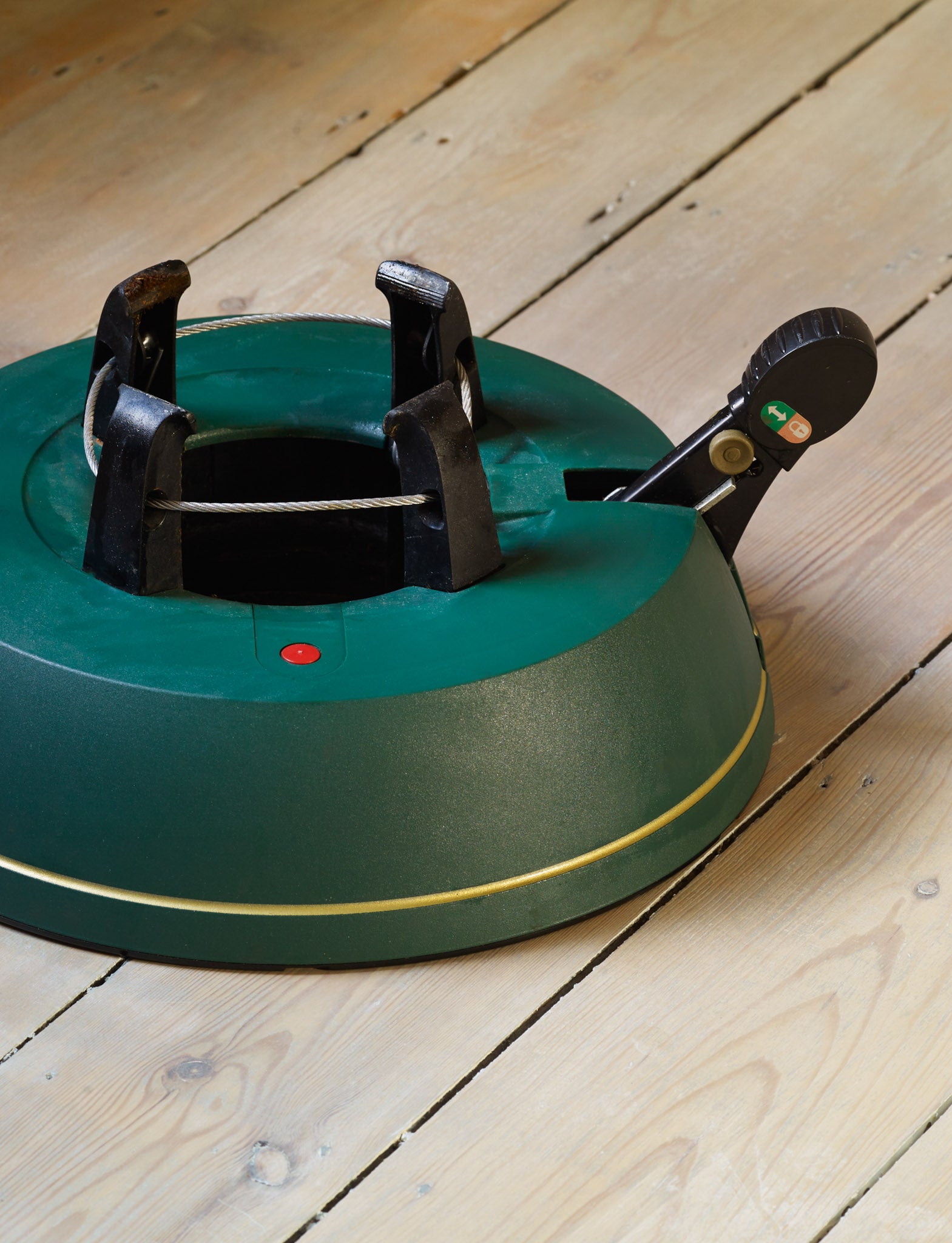 Krinner Christmas Tree Stand - Soto Gardens
