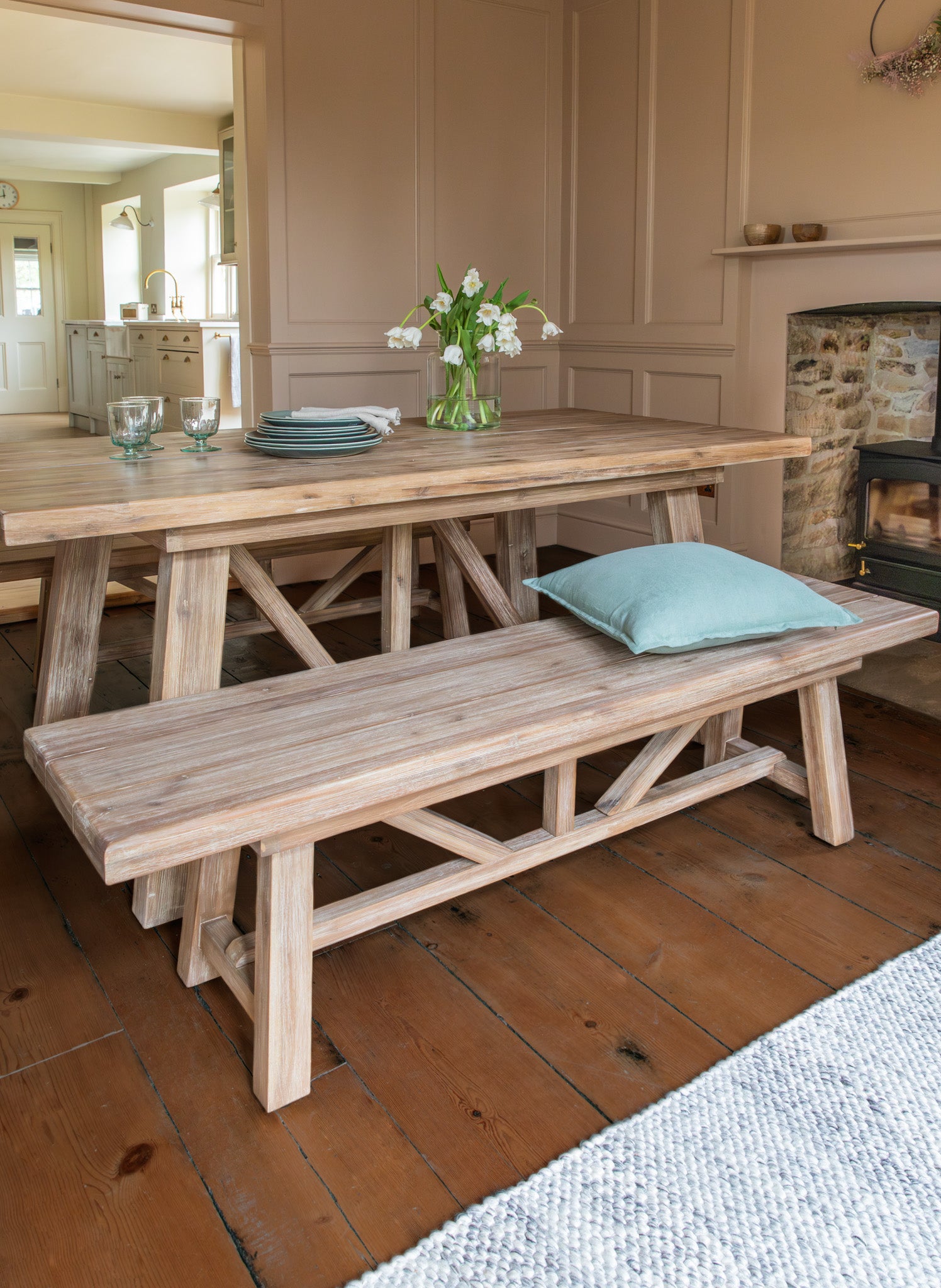 Chilford Solid Wood Bench (Small) – Soto Gardens